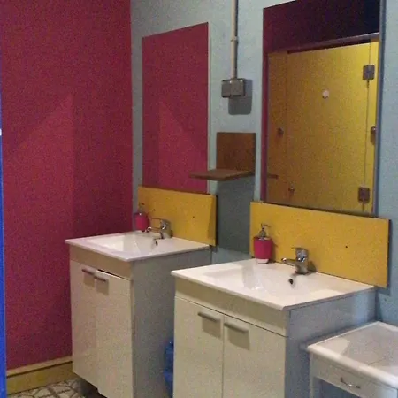 Tarragona Rooms 게스트하우스 *