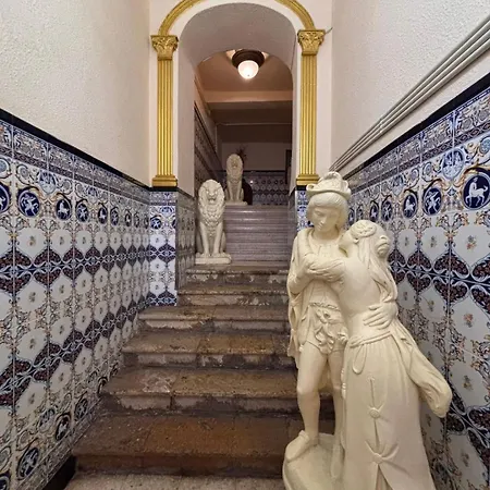 Tarragona Rooms 招待所